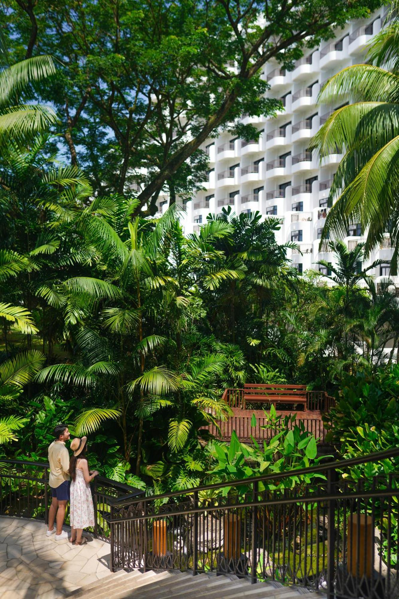 Shangri-La Rasa Sentosa, Singapore Hotel Exterior photo The park